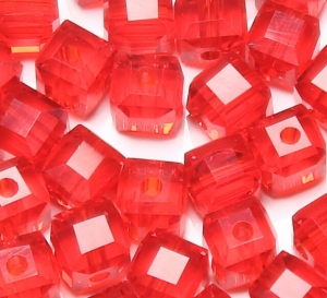 Бусины стеклянные "Кубик" красные, 6х6 мм