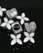 Пандора бусина "Цветок" серебро, эмаль белая, 13х10 мм, 5.2 мм 
